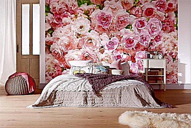 Foto-tapeto kun floroj en la interno: viva mura dekoracio en via apartamento